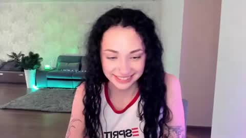 Snapshot of elisskriter chatting on June 12, 12:15 pm Eliss online show from June 12, 12:15 pm
