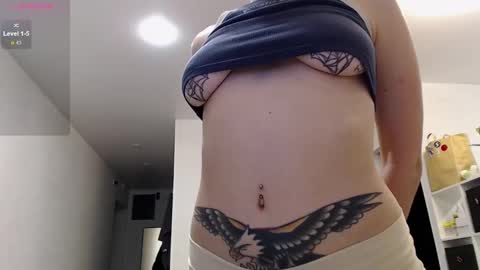 Ari online show from December 3, 4:28 pm