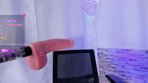 Snapshot of elizabetcooper chatting on November 6, 10:21 pm Elizabeth online show from November 6, 10:21 pm