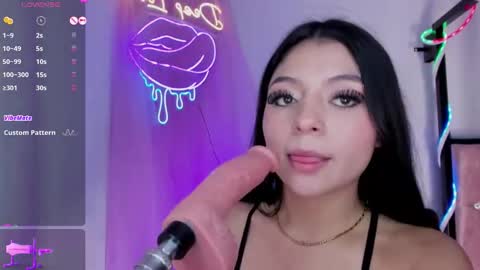 Snapshot of elizabetcooper chatting on November 21, 2:43 am Elizabeth online show from November 21, 2:43 am