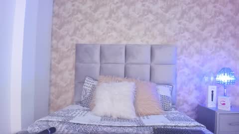 Snapshot of elizabeth_colleman chatting on January 27, 9:11 pm Elizabeth online show from January 27, 9:11 pm