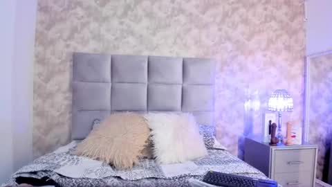 Snapshot of elizabeth_colleman chatting on February 10, 12:52 am Elizabeth online show from February 10, 12:52 am