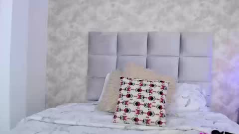 Snapshot of elizabeth_colleman chatting on September 22, 8:33 pm Elizabeth online show from September 22, 8:33 pm