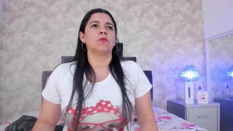 Snapshot of elizabeth_colleman chatting on October 29, 10:44 pm Elizabeth online show from October 29, 10:44 pm