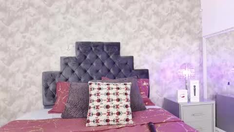 Elizabeth online show from December 20, 1:29 pm