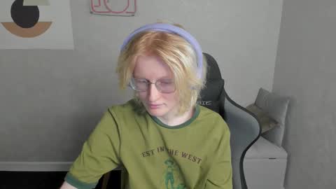 Snapshot of elizabeth_harpper chatting on September 16, 1:17 am Elizabeth online show from September 16, 1:17 am