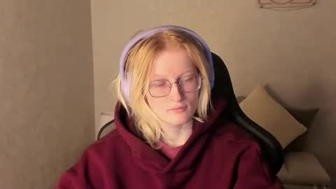 Elizabeth online show from November 25, 1:05 am