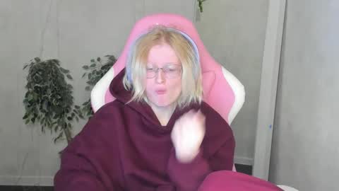 Snapshot of elizabeth_harpper chatting on November 28, 1:19 am Elizabeth online show from November 28, 1:19 am