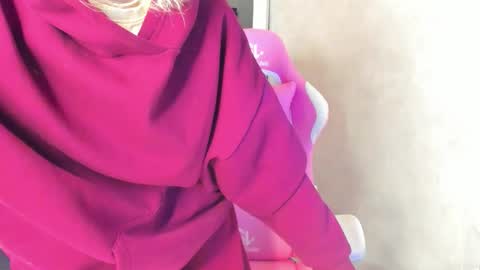 Snapshot of elizabeth_harpper chatting on December 1, 12:59 am Elizabeth online show from December 1, 12:59 am