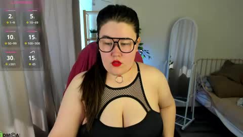 Snapshot of elizabeth_lia chatting on May 27, 7:49 am Elizabeth Wed Thurs Frid Sat Sun 10 AM 13 PM online show from May 27, 7:49 am