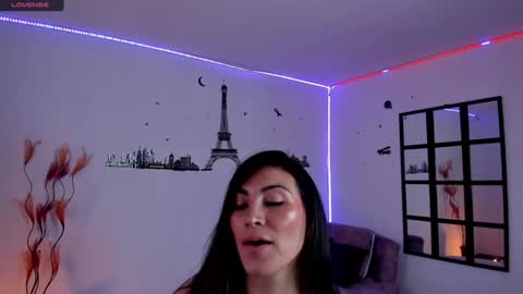 Snapshot of elizabeth_taylor_b chatting on December 4, 8:29 pm Elizabeth online show from December 4, 8:29 pm