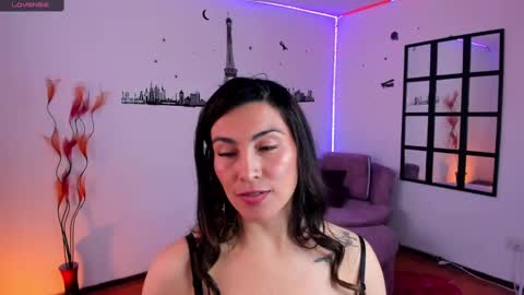 Snapshot of elizabeth_taylor_b chatting on February 21, 6:59 pm Elizabeth online show from February 21, 6:59 pm