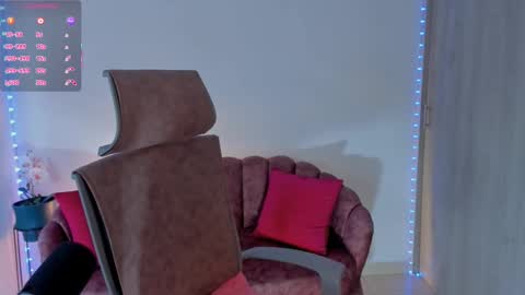 Eliza online show from November 21, 10:19 pm