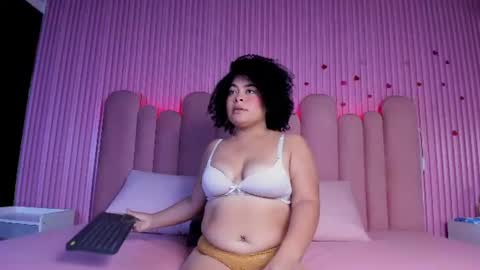 elizabethbloomm online show from June 18, 3:40 am
