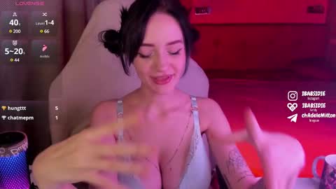 Snapshot of elizabethbritanny chatting on February 2, 11:42 pm Adele online show from February 2, 11:42 pm