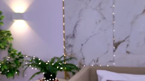 Elizabeth online show from December 22, 4:15 pm