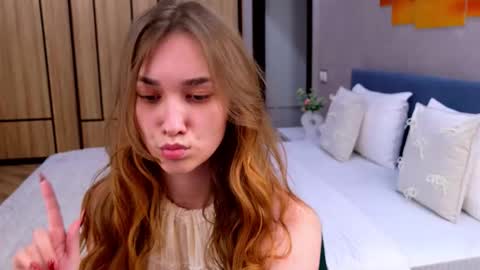 Elizabeth online show from March 19, 4:22 pm