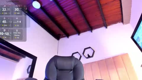 Lucia Vonne online show from December 1, 5:40 pm