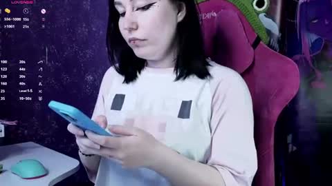 Snapshot of elizabethflowerr chatting on June 10, 5:01 pm Eli online show from June 10, 5:01 pm
