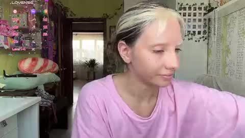 elizabethh_brown online show from August 4, 7:33 am