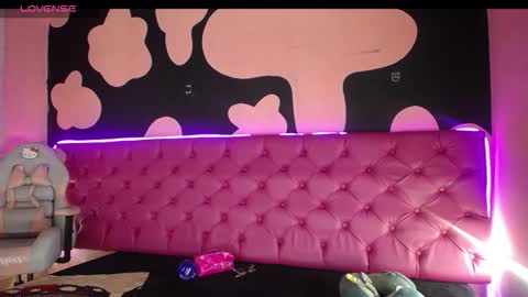 Snapshot of elizabethmilf_1 chatting on December 20, 9:33 pm elizabethWelcome my rooomGive me more pleasure a PVT is open PVT new online show from December 20, 9:33 pm