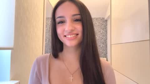 Snapshot of elizabethrabin chatting on November 9, 9:40 am Mia online show from November 9, 9:40 am