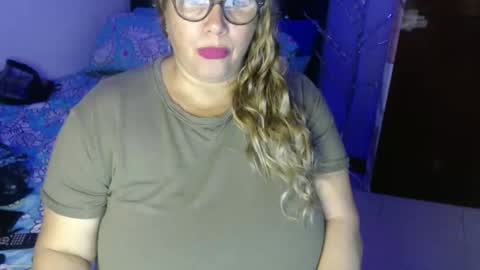 Snapshot of elizabethtaylor1 chatting on November 8, 11:25 pm Elizabeth online show from November 8, 11:25 pm