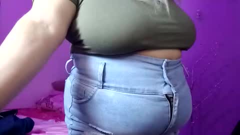 Snapshot of elizabethtaylor1 chatting on November 24, 12:05 pm Elizabeth online show from November 24, 12:05 pm