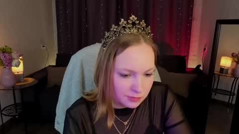 Snapshot of elizabethwalson chatting on November 18, 12:42 pm Lizzy online show from November 18, 12:42 pm