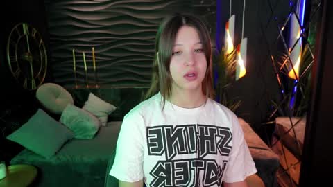 Snapshot of elizamild chatting on January 9, 1:02 pm Eliza online show from January 9, 1:02 pm