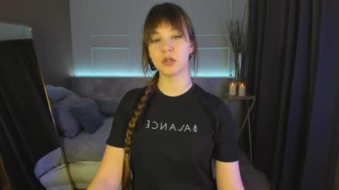 Snapshot of elizamild chatting on February 20, 1:40 pm Eliza online show from February 20, 1:40 pm