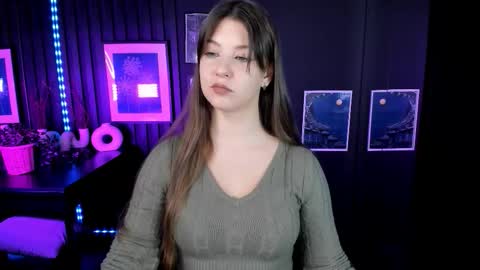 Snapshot of elizamild chatting on December 4, 1:20 pm Eliza online show from December 4, 1:20 pm