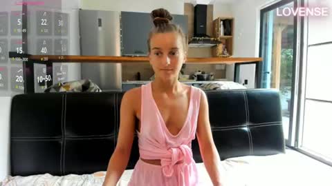 Eliz                               online show from July 26, 11:17 am