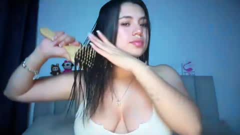 Snapshot of ella_aq chatting on July 30, 5:06 am Ella online show from July 30, 5:06 am