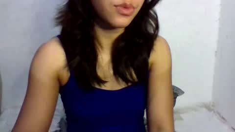 ella_babe25 online show from April 26, 9:45 pm
