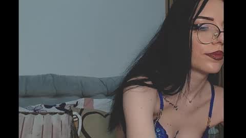 Snapshot of ella_chloe chatting on November 29, 10:24 pm Chloe online show from November 29, 10:24 pm