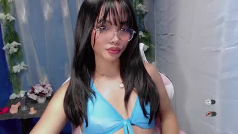 Snapshot of ella_fuma chatting on October 29, 12:35 am Ella online show from October 29, 12:35 am