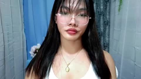 Snapshot of ella_fuma chatting on November 14, 3:49 am Ella online show from November 14, 3:49 am