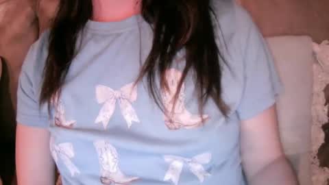 Snapshot of ella_girlnextdoor chatting on September 16, 10:49 am Ella - Girl Next Door online show from September 16, 10:49 am