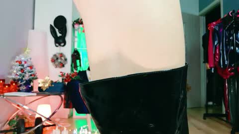 Snapshot of ella_kross chatting on November 29, 3:37 pm ella_kross online show from November 29, 3:37 pm