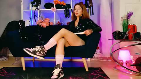Snapshot of ella_kross chatting on July 16, 6:41 am ella_kross online show from July 16, 6:41 am