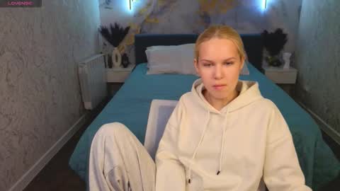 Ella online show from March 15, 9:26 am