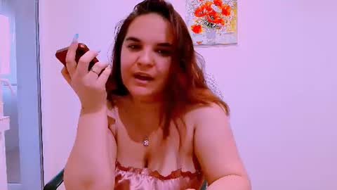Ella online show from July 7, 6:01 pm