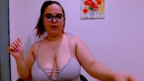 Ella online show from July 22, 5:49 pm