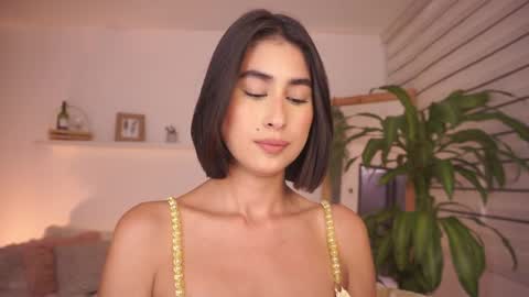 ELLA OWEN online show from March 3, 6:03 pm