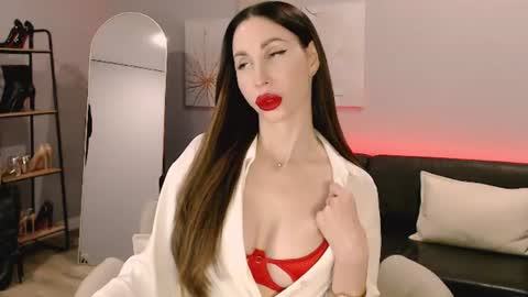 Ella online show from June 25, 5:45 am