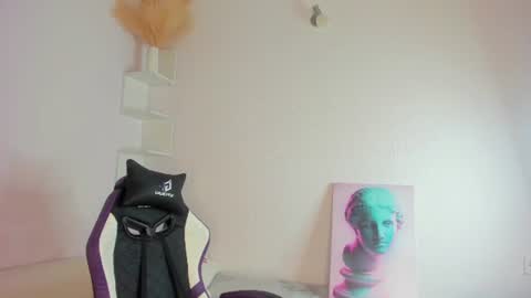 Ella online show from July 25, 1:25 am