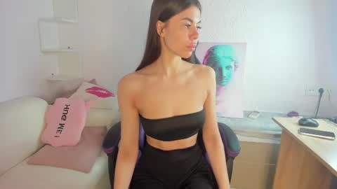 Ella online show from July 29, 1:37 am