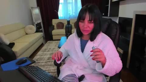 Ella online show from March 12, 7:36 am