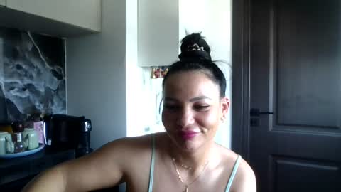 Ella online show from June 25, 10:09 am